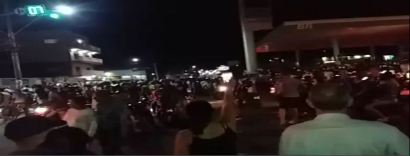 Imagens mostram momento em que posto foi fechado pela polícia, em Mineiros
