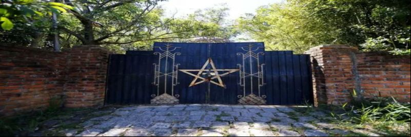 Entrada de templo satânico, que fica na Região Metropolitana de Porto Alegre