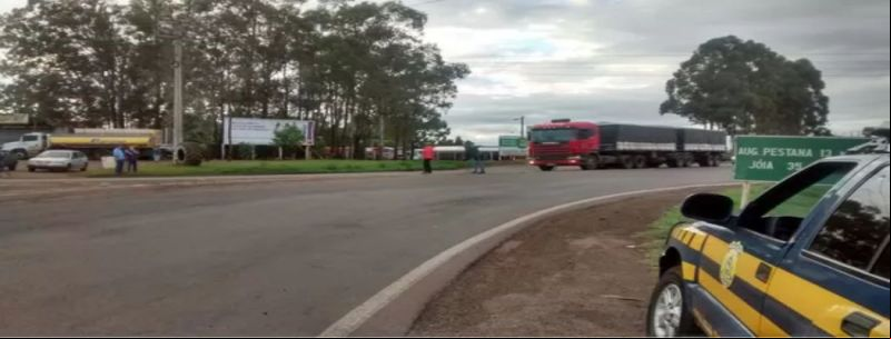 Caminhoneiros fazem protesto no RS