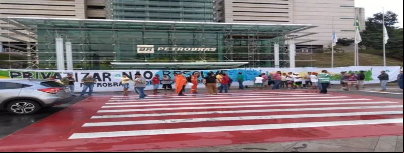 Protesto de petroleiros em frente à sede da Petrobras, em Vitória