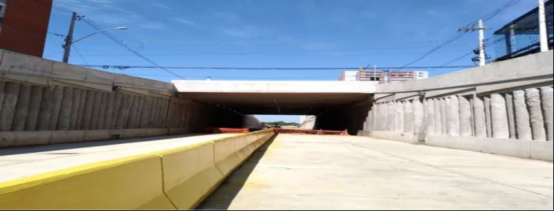 Obra na Avenida Cristóvão Colombo, em Porto Alegre, estava prevista para a Copa 2014, mas está parada desde que o consócio desistiu do contrato alegando dificuldades financeiras 