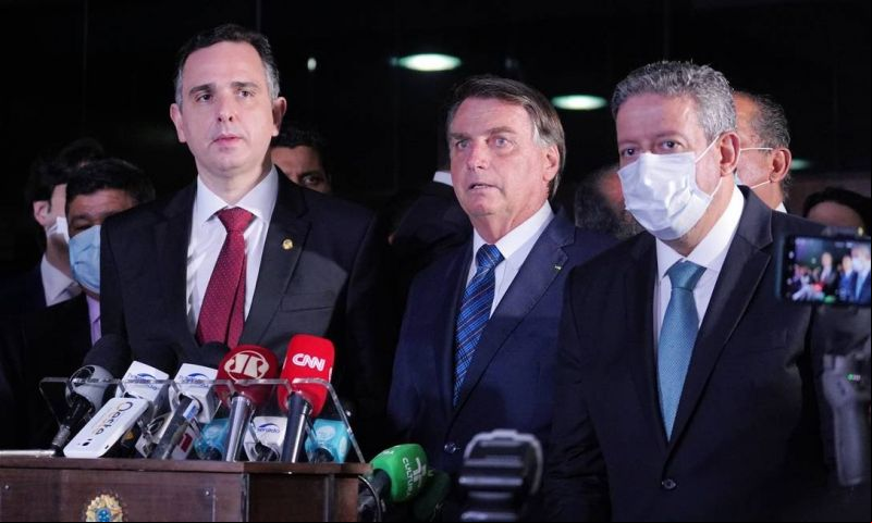 O presidente do Senado, Rodrigo Pacheco (DEM-MG), o presidente Jair Bolsonaro e o presidente da Câmara, Arthur Lira (PP-AL) Foto: pablo valadares / Câmara dos Deputados