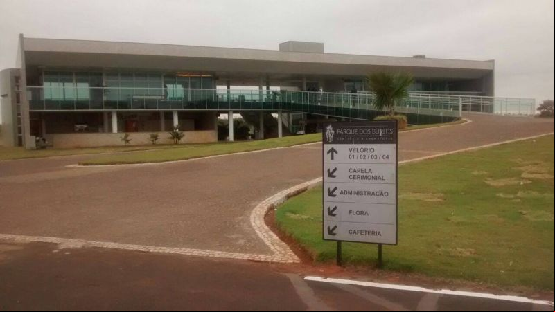 Corpo do político está sendo velado no Cemitério e Crematório Parque dos Buritis em Uberlândia (Foto: Pedro Torres/G1)