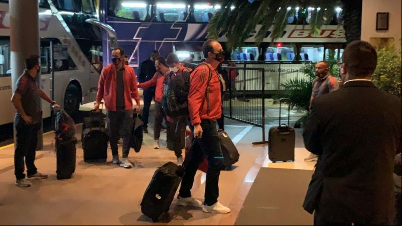 Rogério Ceni chegada do Flamengo a hotel em Buenos Aires — Foto: Raphael Sibilla
