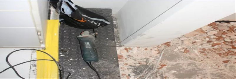 Na fuga, criminosos deixaram equipamentos como furadeira e serra