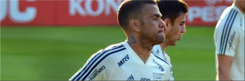 Daniel Alves em treino no São Paulo — Foto: Alan Mendes / saopaulofc.net