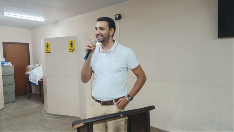 Dr. Leonardo Flores 