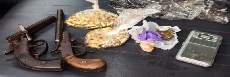 Sargento da PM, mulher é presa com armas e drogas em Belo Horizonte