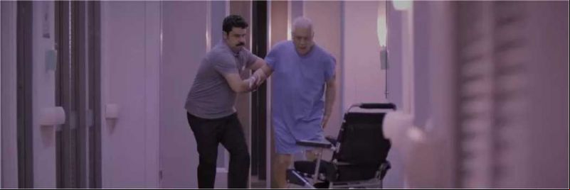 Batista (Marcelo Flores) ajuda Alberto (Antonio Fagundes) a fugir — Foto: TV Globo