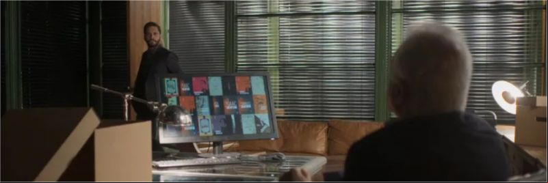 Diogo (Armando Babaioff) chega na sua sala e Alberto (Antonio Fagundes) está à sua espera — Foto: Globo