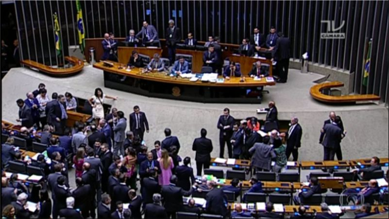 Câmara recua e libera coligações partidárias para as eleições de 2018