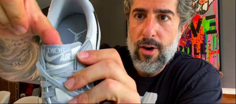 Marcos Mion mostra tênis (Foto: Reprodução/Instagram)