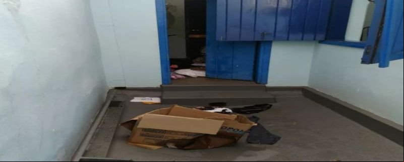Ladrões arrombaram o local e furtaram objetos 