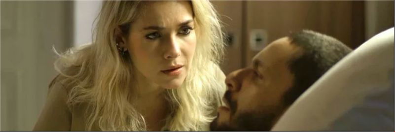 Em 'A Dona do Pedaço', Yohana (Monique Alfradique) fica chocada com as revelações de Téo (Rainer Cadete) — Foto: Globo