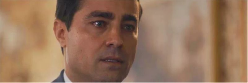 Almeida (Ricardo Pereira) se surpreende em conversa com Clotilde (Simone Spoladore) — Foto: Globo