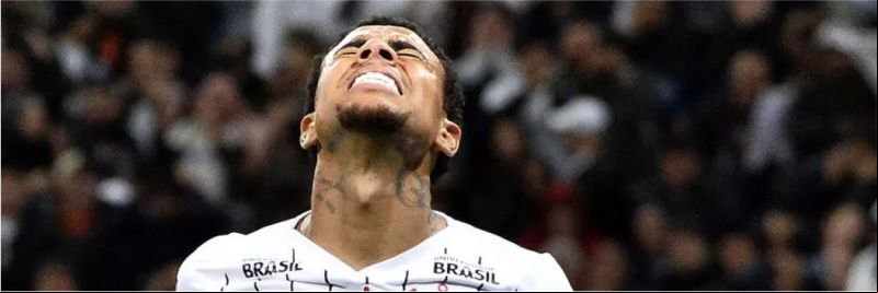 Gustagol lamenta a oportunidade desperdiçada no fim do jogo — Foto: Marcos Ribolli