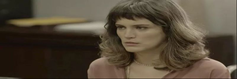 Clara se comove com as palavras do ex 