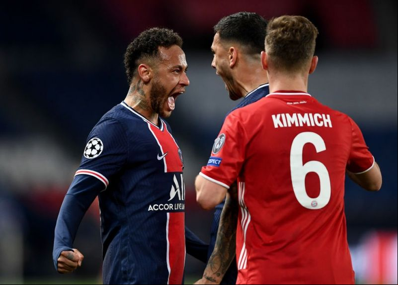 Neymar comemora a vaga do PSG com Paredes após o apito final sob olhares de Kimmich — Foto: Getty Images