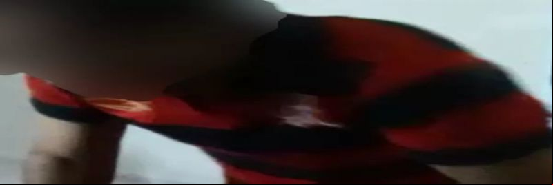 Polícia do RJ procura pai que aparece em vídeo tentando estuprar a filha