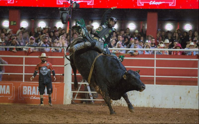 Ex-jogador de futebol, peão vence final em Barretos, leva R$ 80 mil e representa o Brasil em Las Vegas