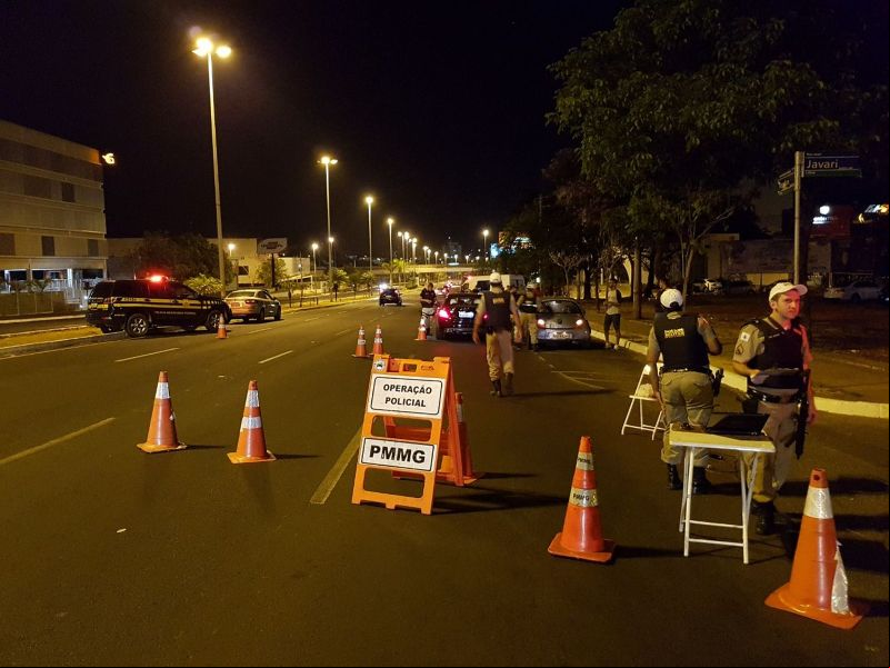 Veículos são apreendidos e motoristas autuados durante blitz da Lei Seca em Uberlândia