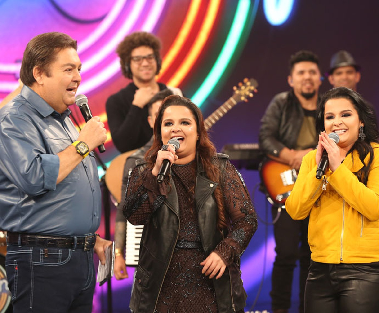 Maiara e Maraisa se emocionam ao pisarem pela primeira vez no palco do 'Domingão': 'Grande marco'