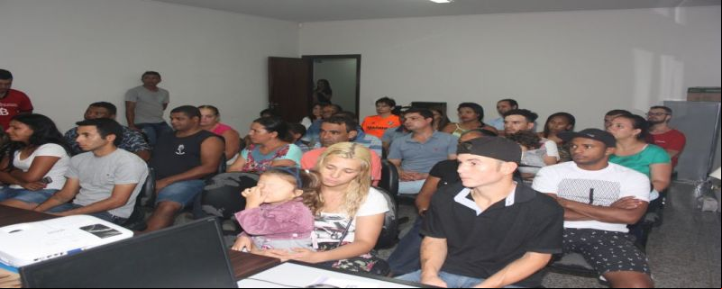 Mais 35 famílias assinam contratos de suas casas, para o Bairro Zezinho Coelho.