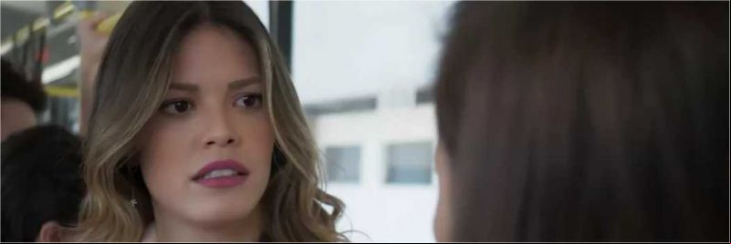 Kyra (Vitória Strada) discute com Alexia (Deborah Secco) em 'Salve-se Quem Puder' — Foto: Globo