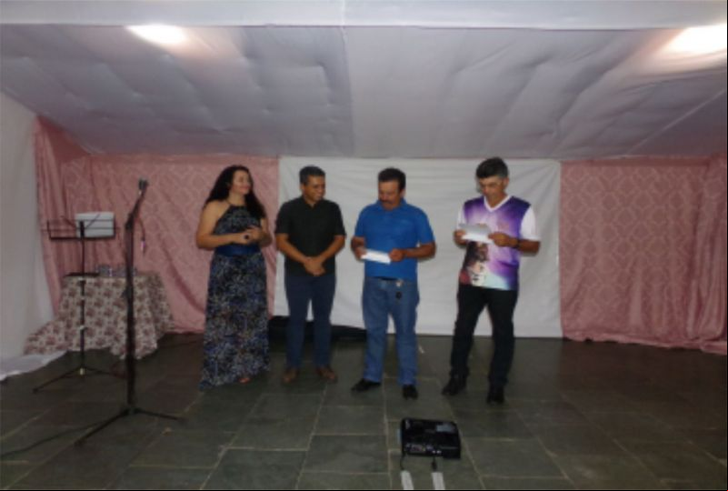  Os Irmãos Alex e Elizabete Lacerda, da cidade de Brasília, que com sua simplicidade e amor, deram lições valiosas para o crescimento espiritual e reforma íntima de quem esteve presente no salão de eventos do PTC.