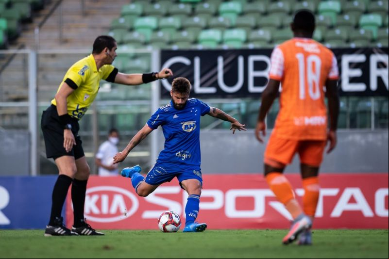 Sobis atuando como armador seria uma opção? — Foto: Bruno Haddad/Cruzeiro