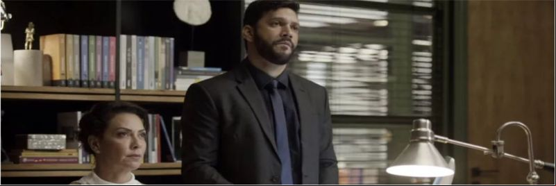 Nana (Fabiula Nascimento) garante que seu casamento com Diogo (Armando Babaioff) não está em perigo — Foto: Globo